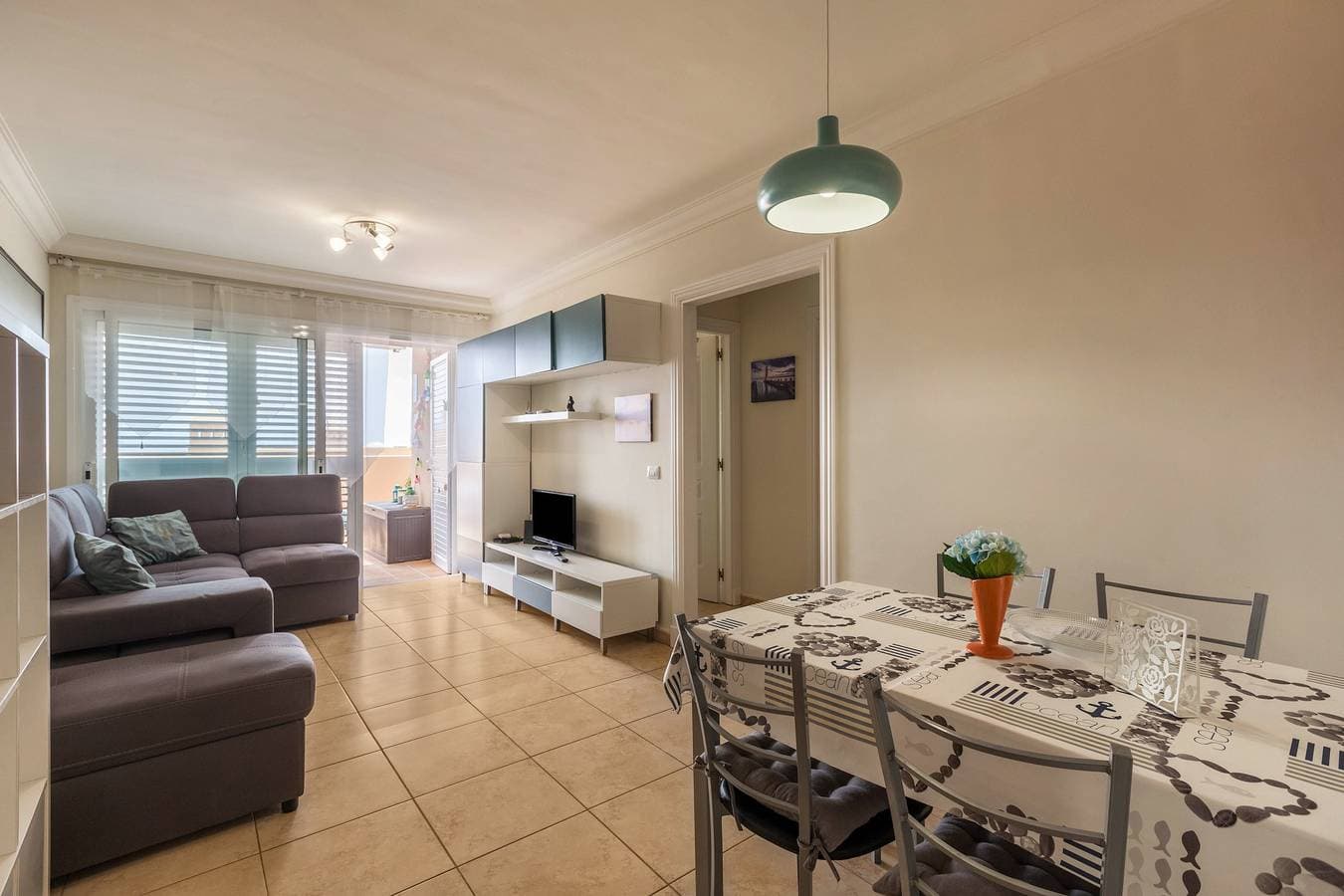 Foto 6 von 28: Apartment 'Apartamento El Porís' mit Meerblick, Gemeinschaftspool, Garten und WLAN