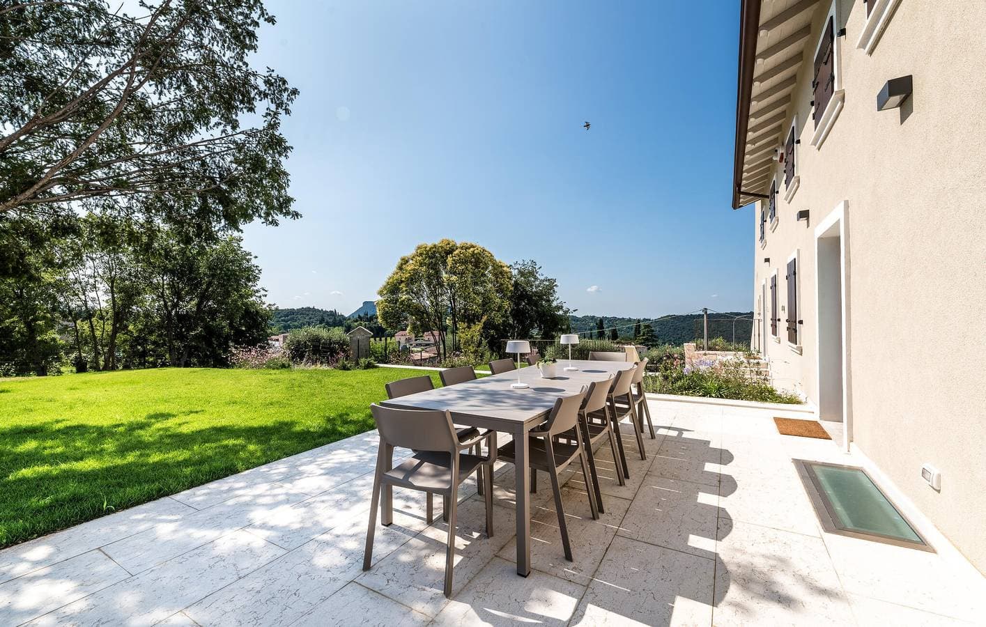Foto 7 von 47: Ferienunterkunft mit Seeblick, AC, Pool, Parkplatz & WiFi