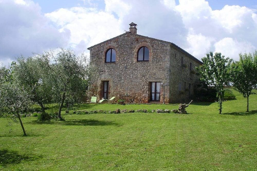 Countryside, 10 min from Siena 1
