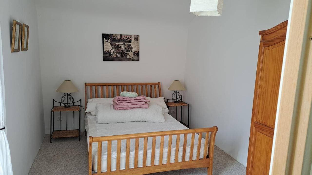Foto 4 von 5: Three-Bedroom House