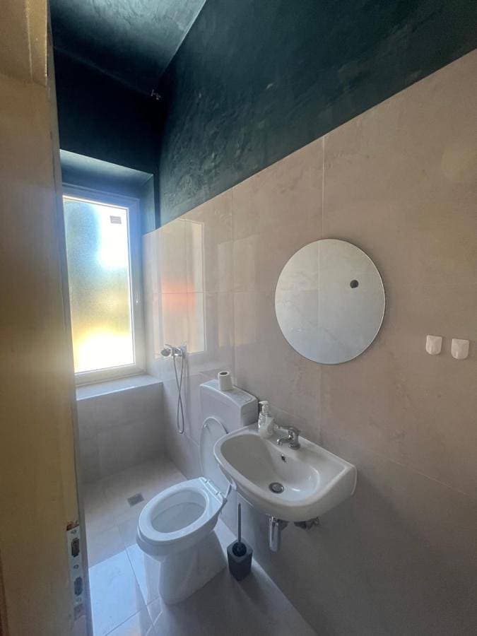 Foto 2 von 5: Double Room with Shared Bathroom