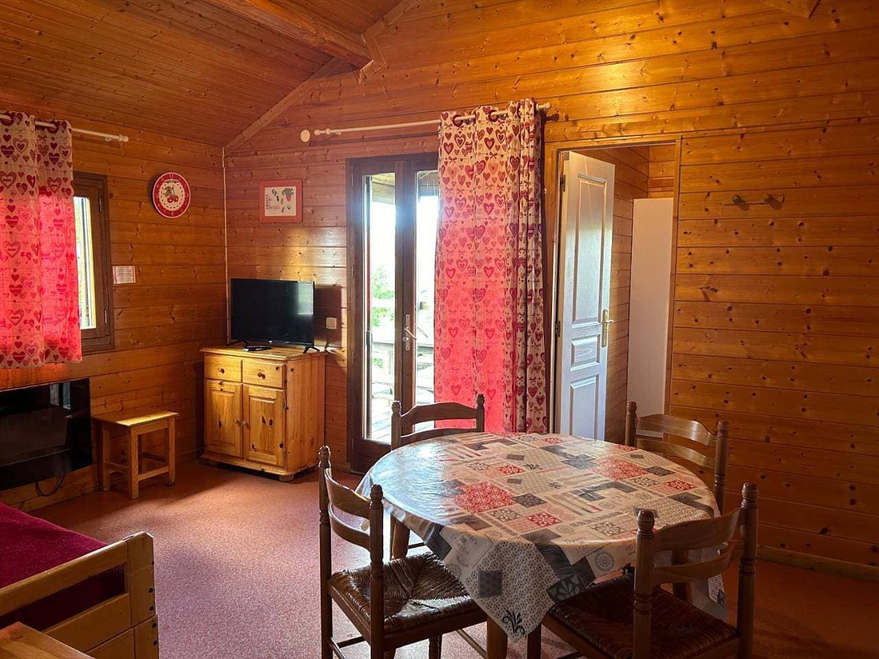 Foto 10 von 28: Two-Bedroom Chalet