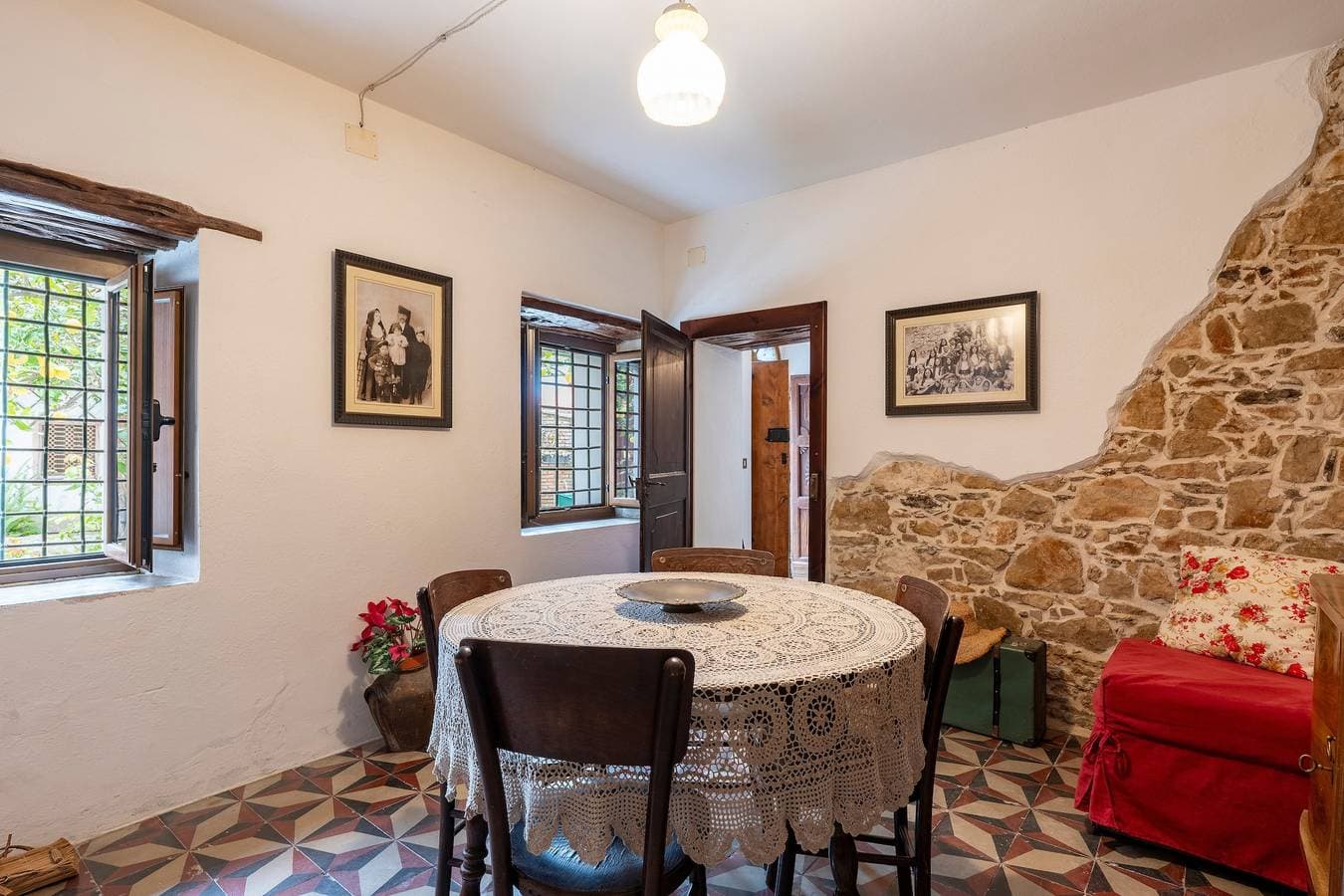 Foto 7 von 22: Ferienhaus 'Il Borgo - Casa Ottocentesca' mit Bergblick, privater Terrasse und Wi-Fi