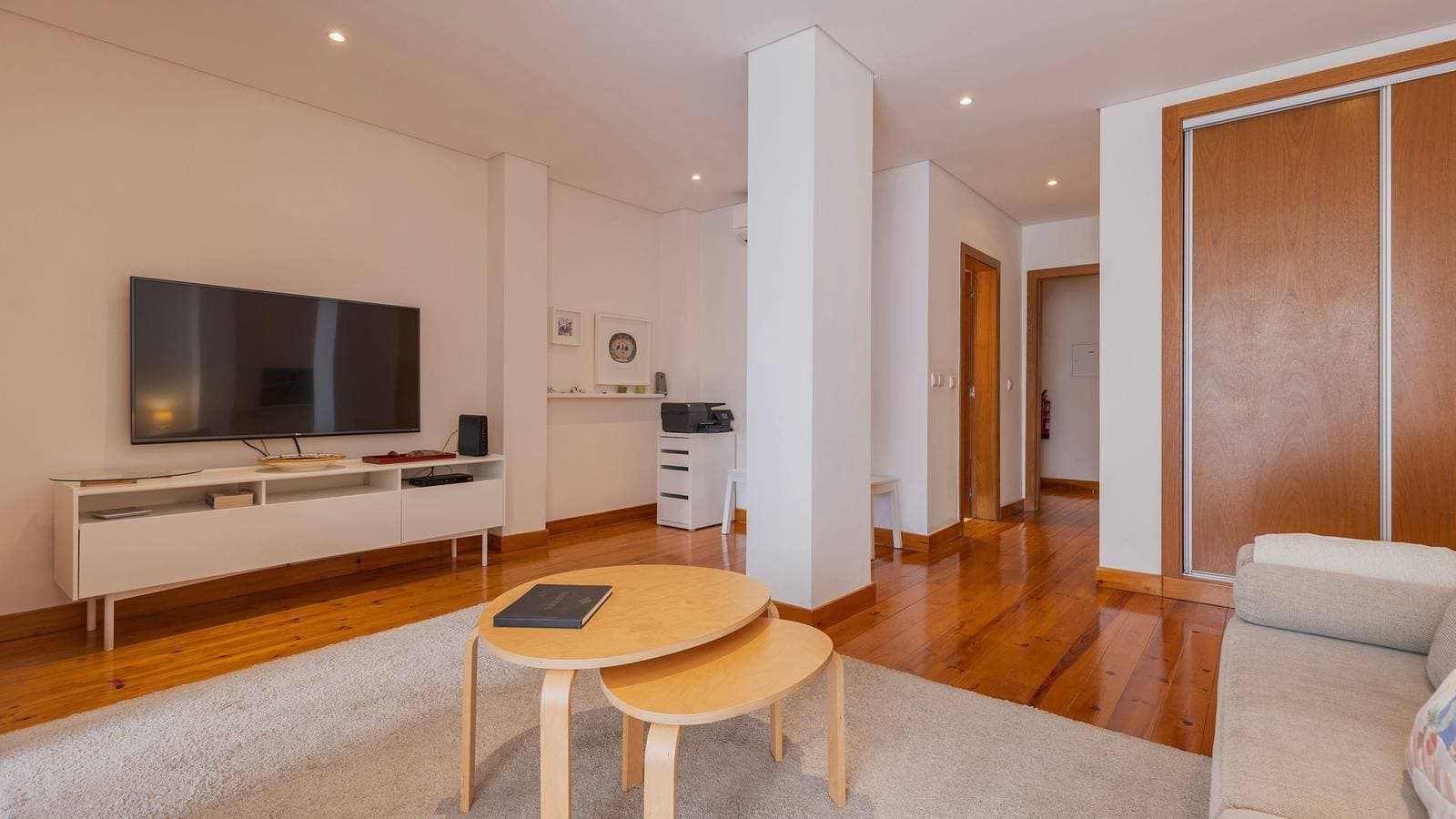 Foto 8 von 27: Luminous 1Bdr Apartment by LovelyStay