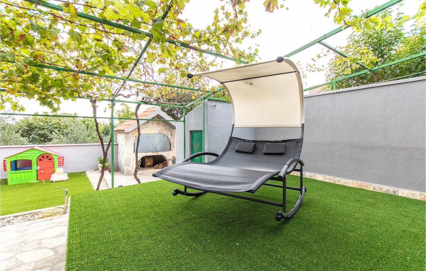 Foto 2 von 20: Gemütliche Ferienwohnung mit Meerblick, Terrasse, WLAN und Küche – 1 km von der Küste entfernt