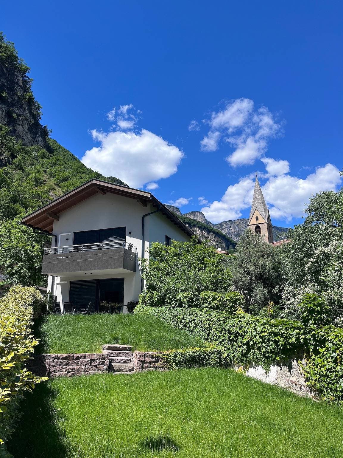 Foto 2 von 25: Ferienwohnung "Haus Weinblick 5" mit Bergblick, Garten & WLAN