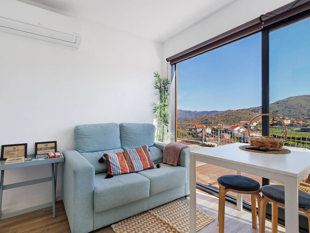 Foto 6 von 32: Bungalow „T1 - Casa Dona Florinda“ mit Bergblick, WLAN und Klimaanlage