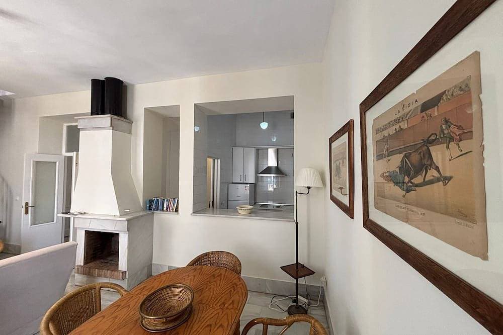 Das Hotel liegt in der Altstadt von Sevilla, neben dem Barrio Santa Cruz 1