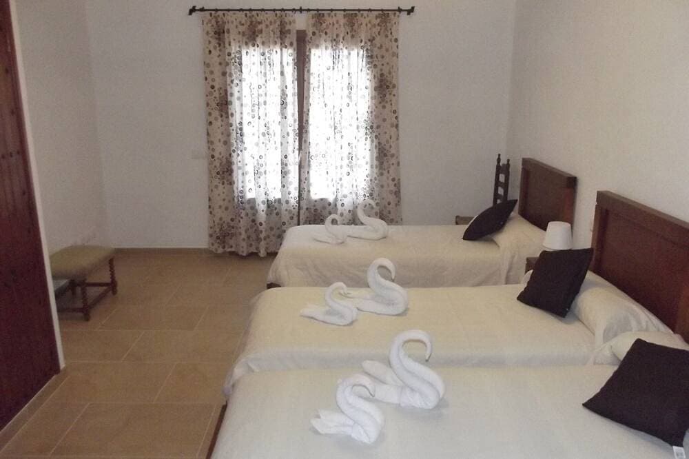 Foto 5 von 29: Komplett renovierte Villa mit privatem Pool, Solarium und Grill