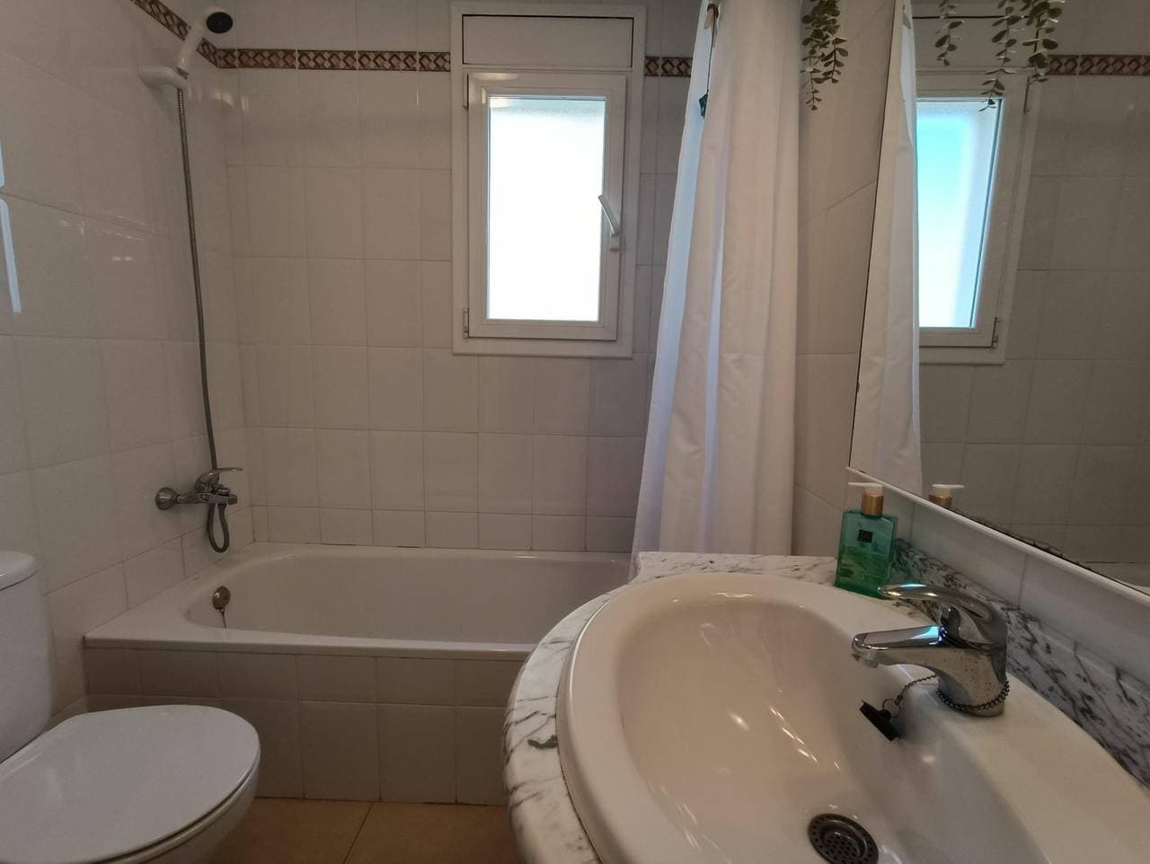 Foto 9 von 38: Ferienwohnung für 6 Personen mit Terrasse