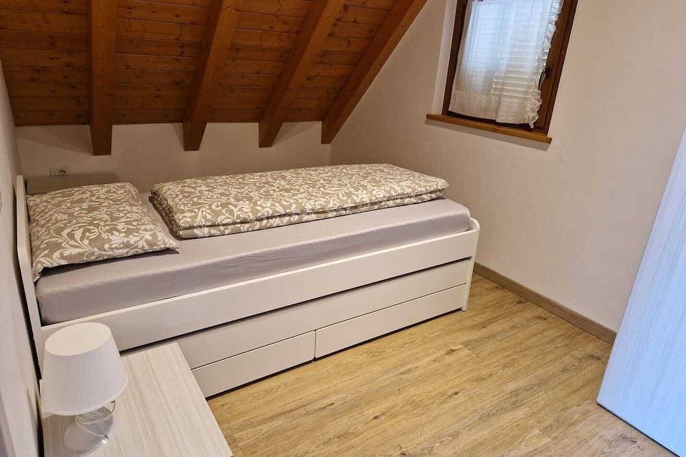 Foto 4 von 30: Chalet Stazzona, Casa a Punta, surrounded by greenery 5 minutes from Lake Como.