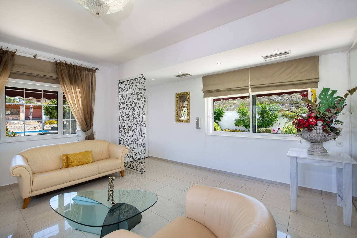 Foto 11 von 70: Luxury Seaside Villa Plumeria – 50m to Sandy Beach