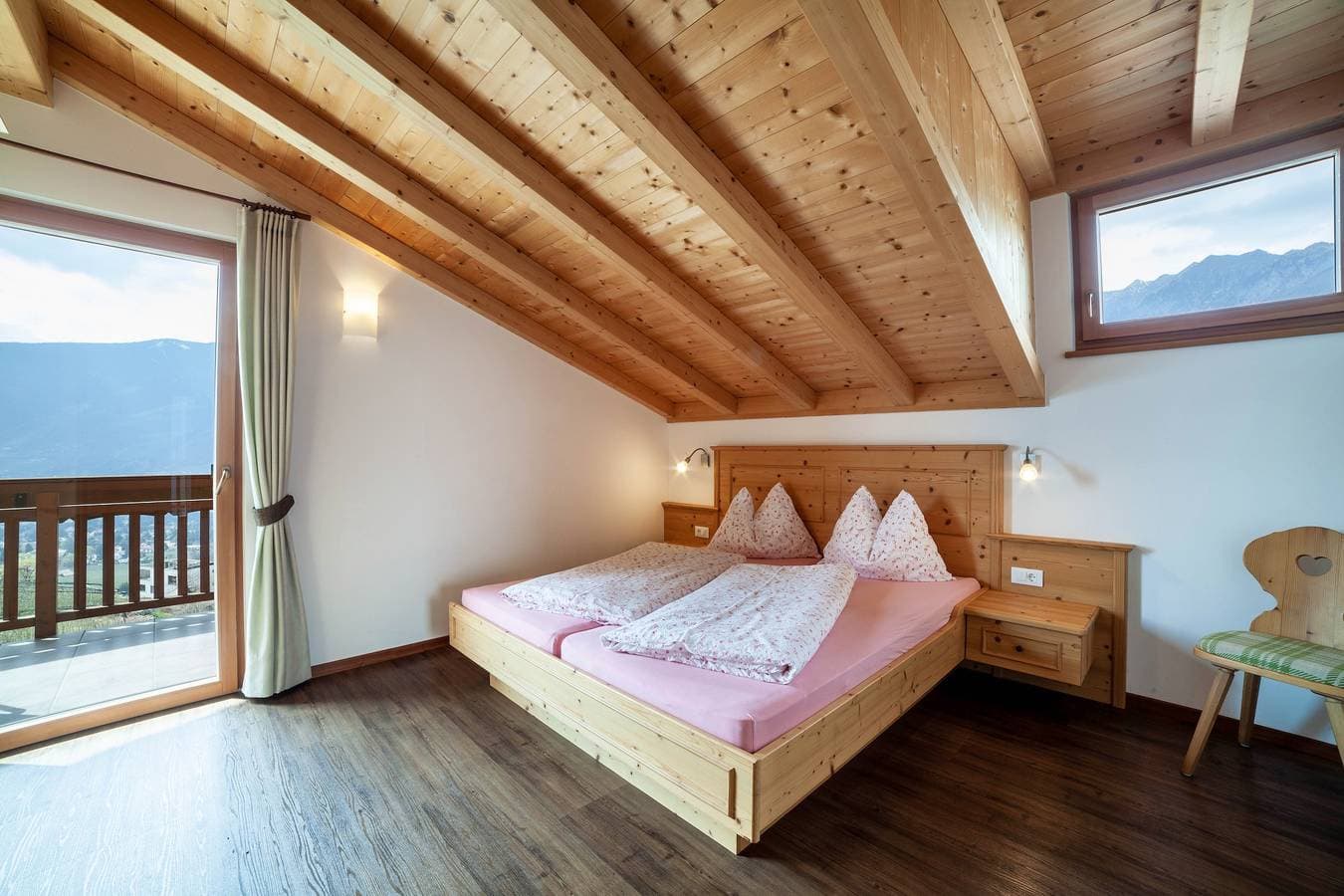 Foto 11 von 23: Gemütliche Ferienwohnung 'Gassbauerhof Ober' mit Balkon, Blick auf die Berge und WLAN