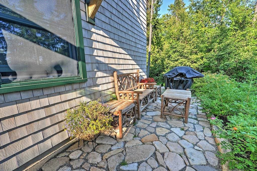 Foto 9 von 24: Waterfront Prospect Harbour Cottage mit Hof und Feuerstelle