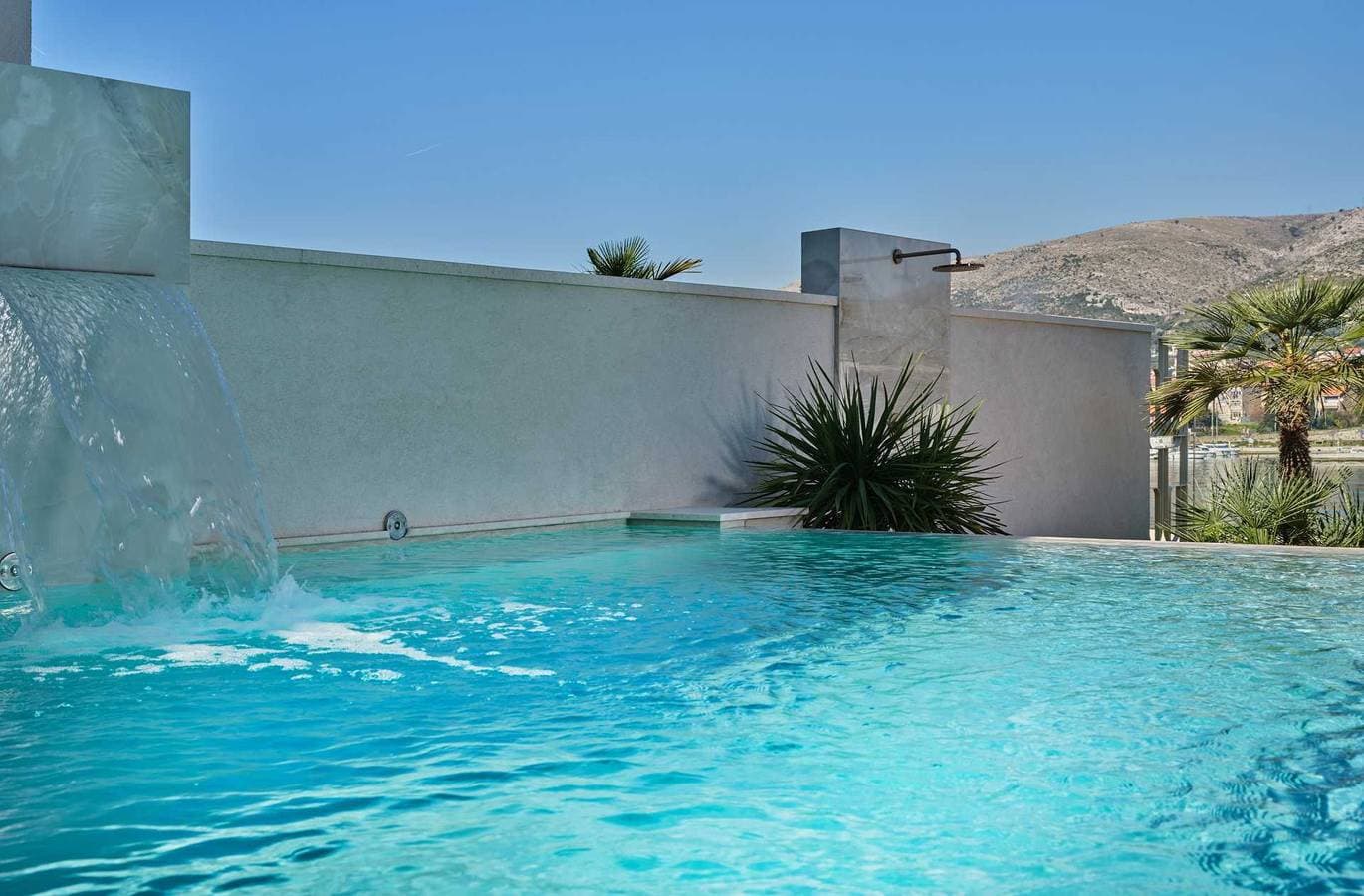 Foto 2 von 97: Luxusvilla Lunea mit Pool VI