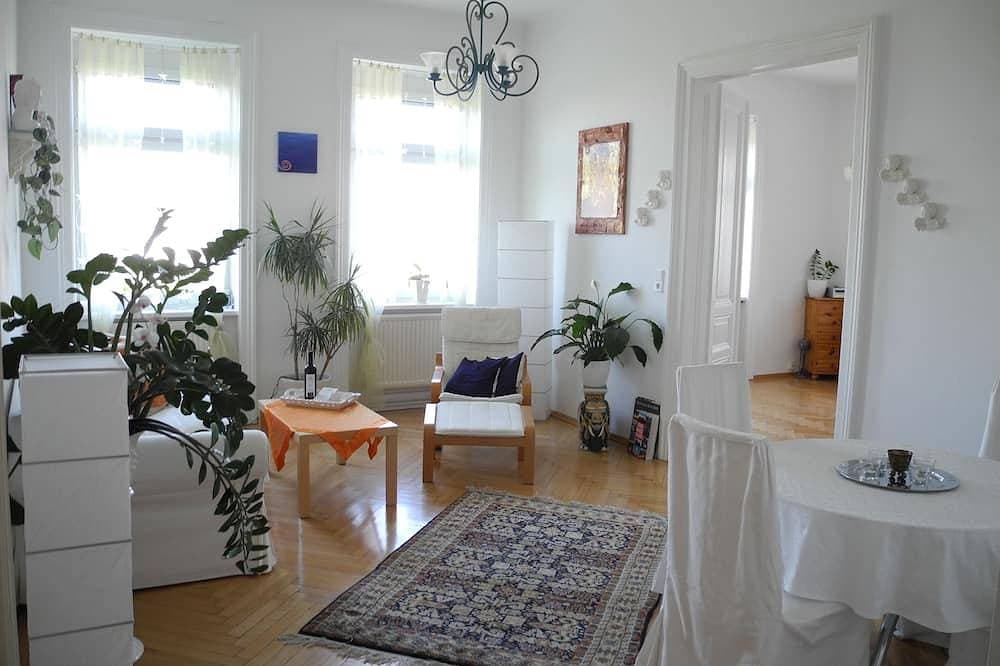 Liebevoll eingerichtetete Jungendstilwohnung in Gründerzeithaus 1