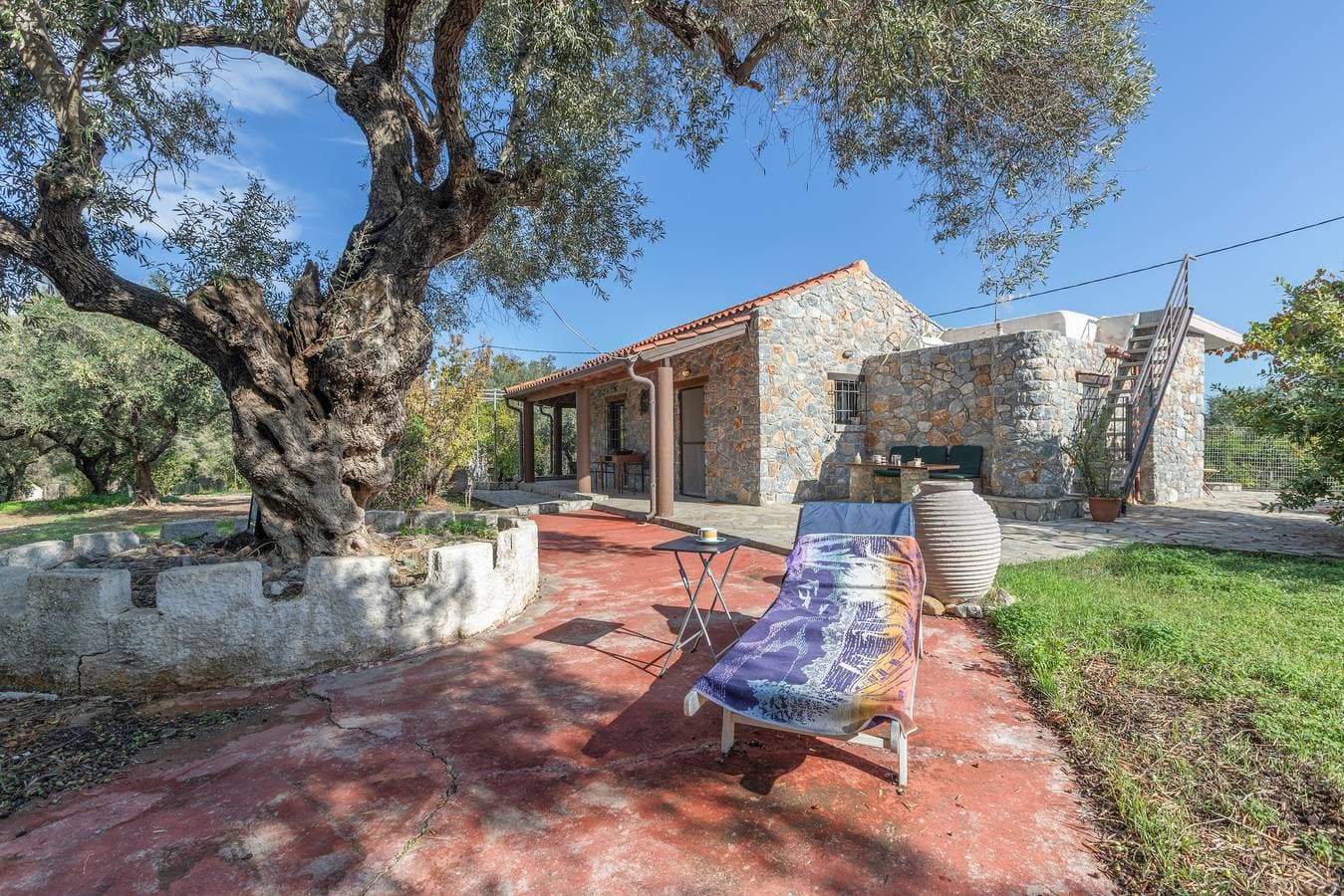 Foto 5 von 36: Steinhaus im Grünen mit privatem Garten, Terrasse & WLAN