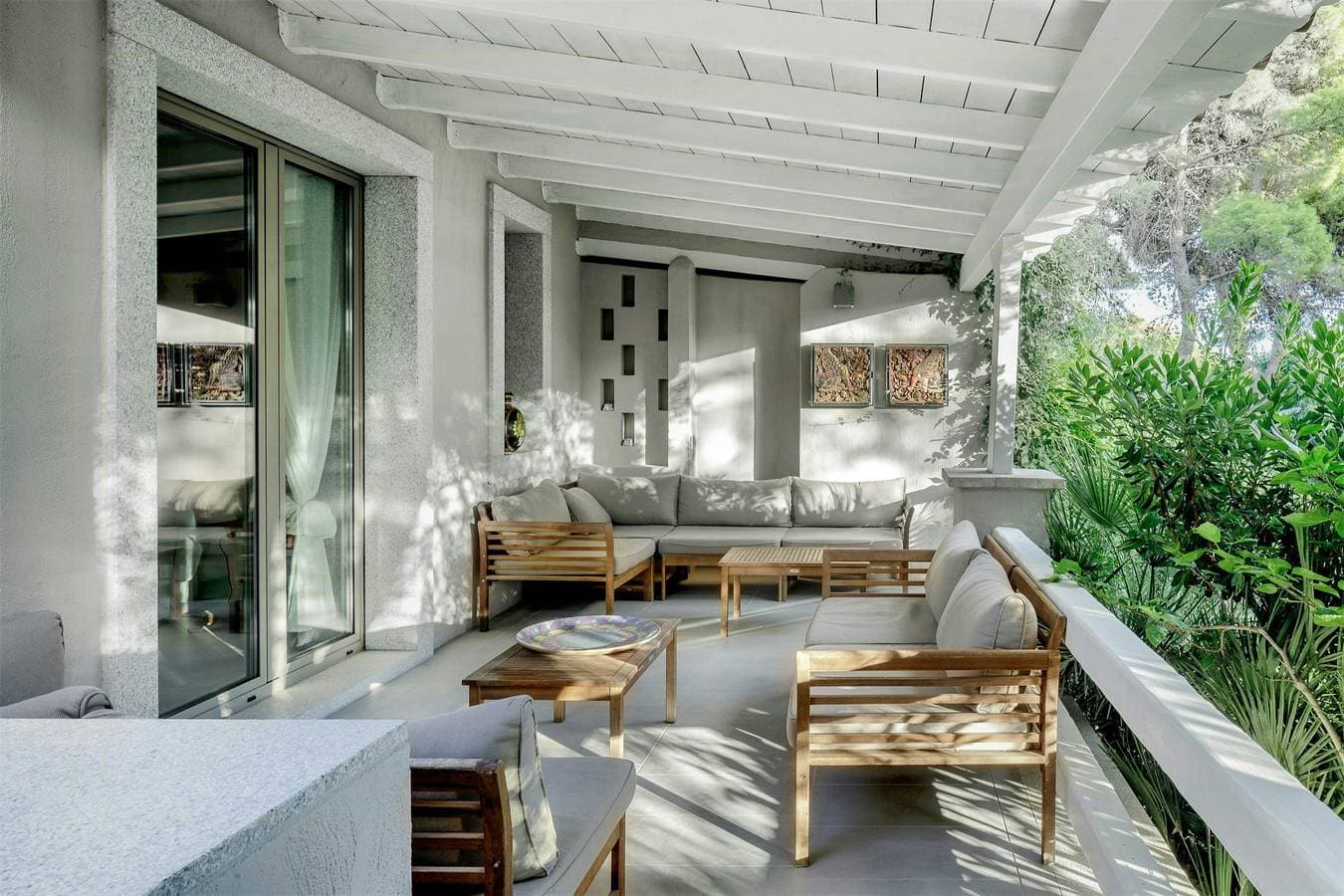 Architektenvilla mit Pool inmitten von Olivenbäumen 1