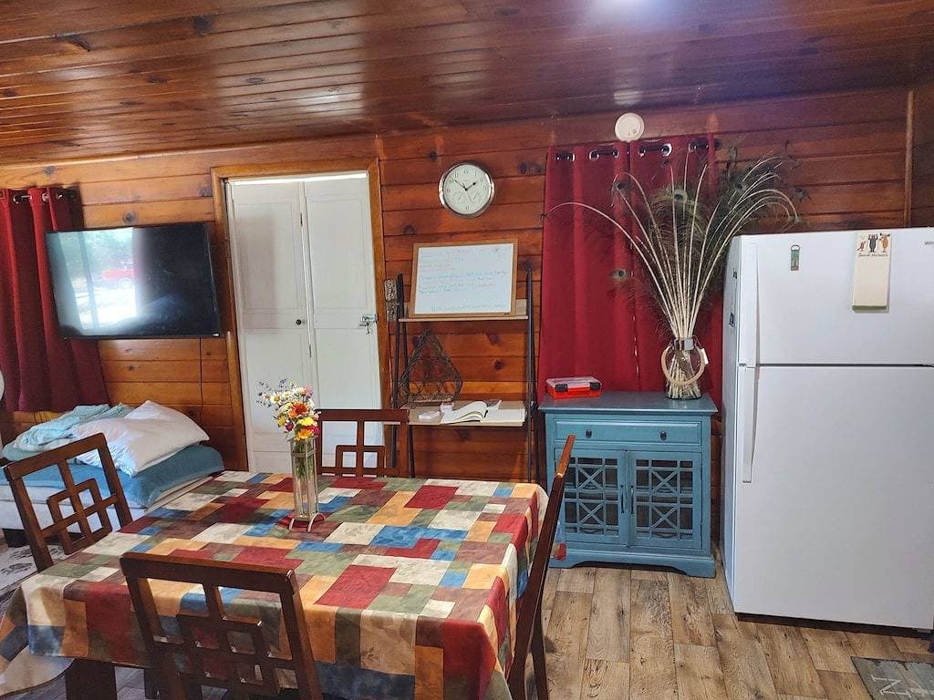 Foto 9 von 14: Cabin 8 miles from Kings Canyon entrance gate.