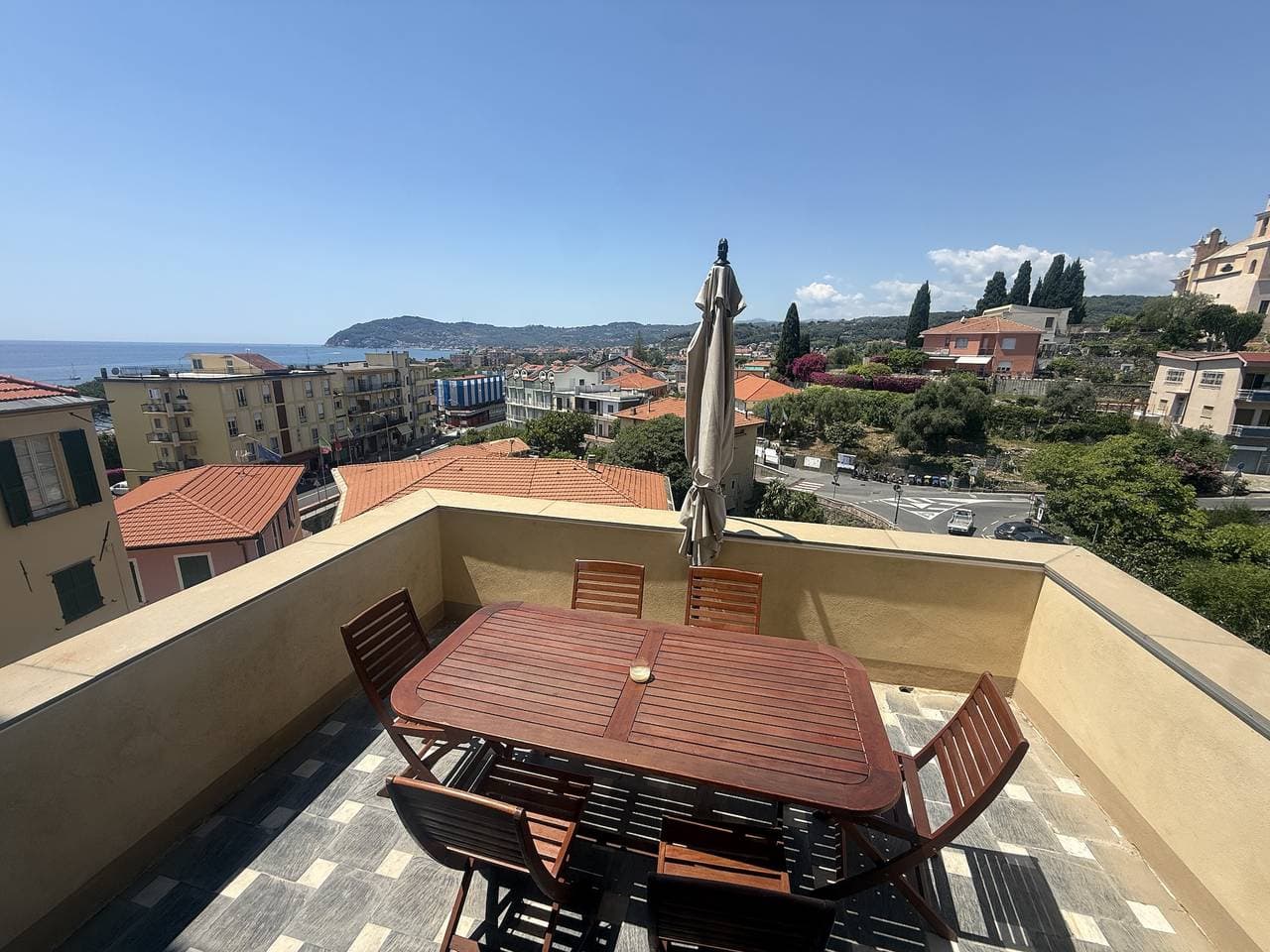 Terrazza Palazzo Viale Cervo 1