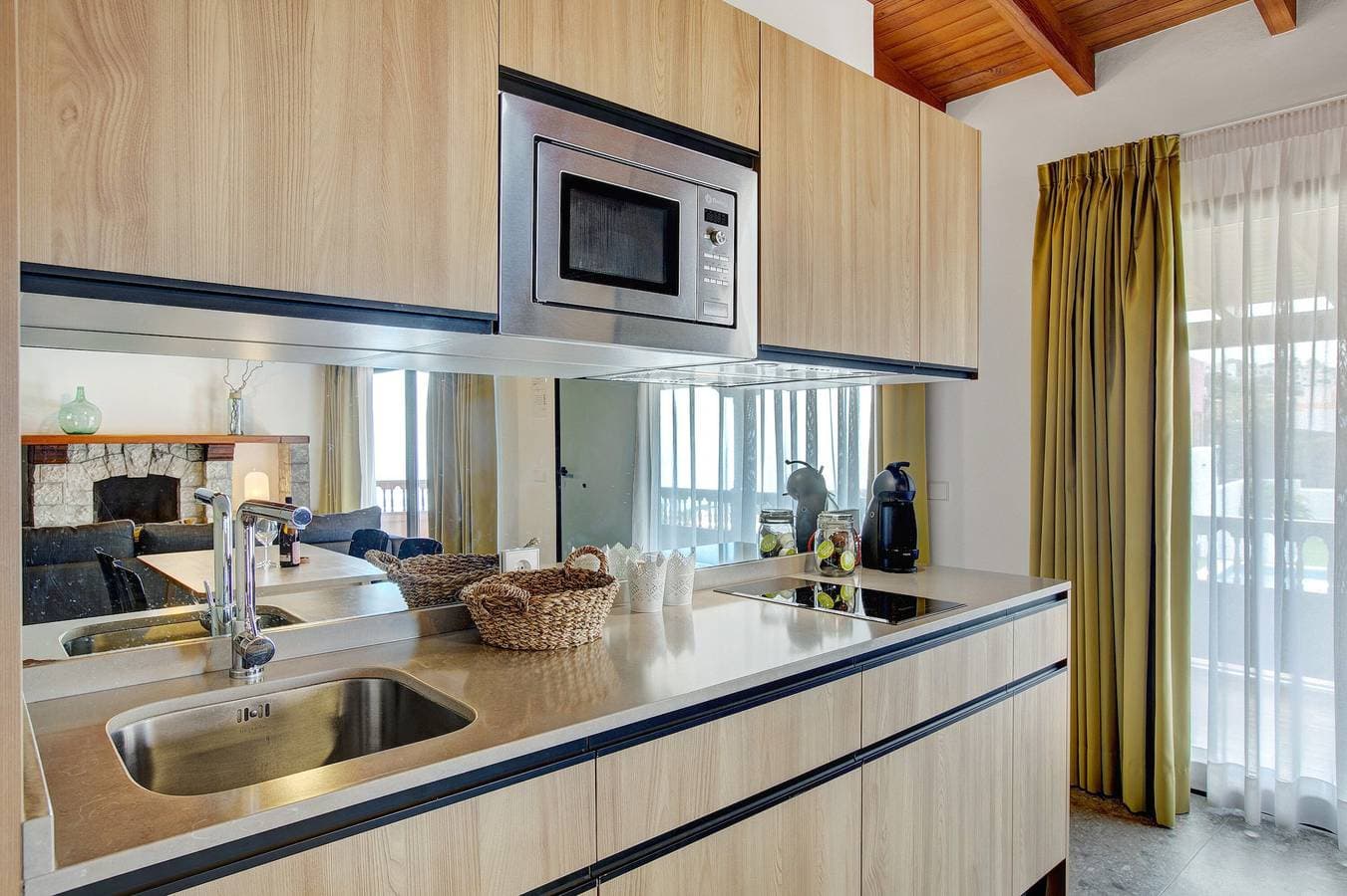 Foto 10 von 23: Ferienhaus 'Linaje del Pago Malvasia' mit Meerblick, Pool, Privatem Balkon und WLAN