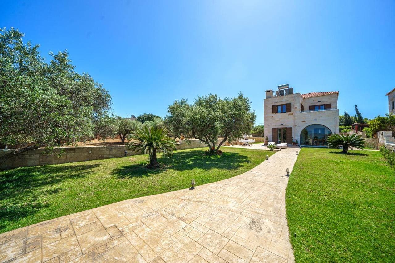 Foto 4 von 5: Villa with Garden View