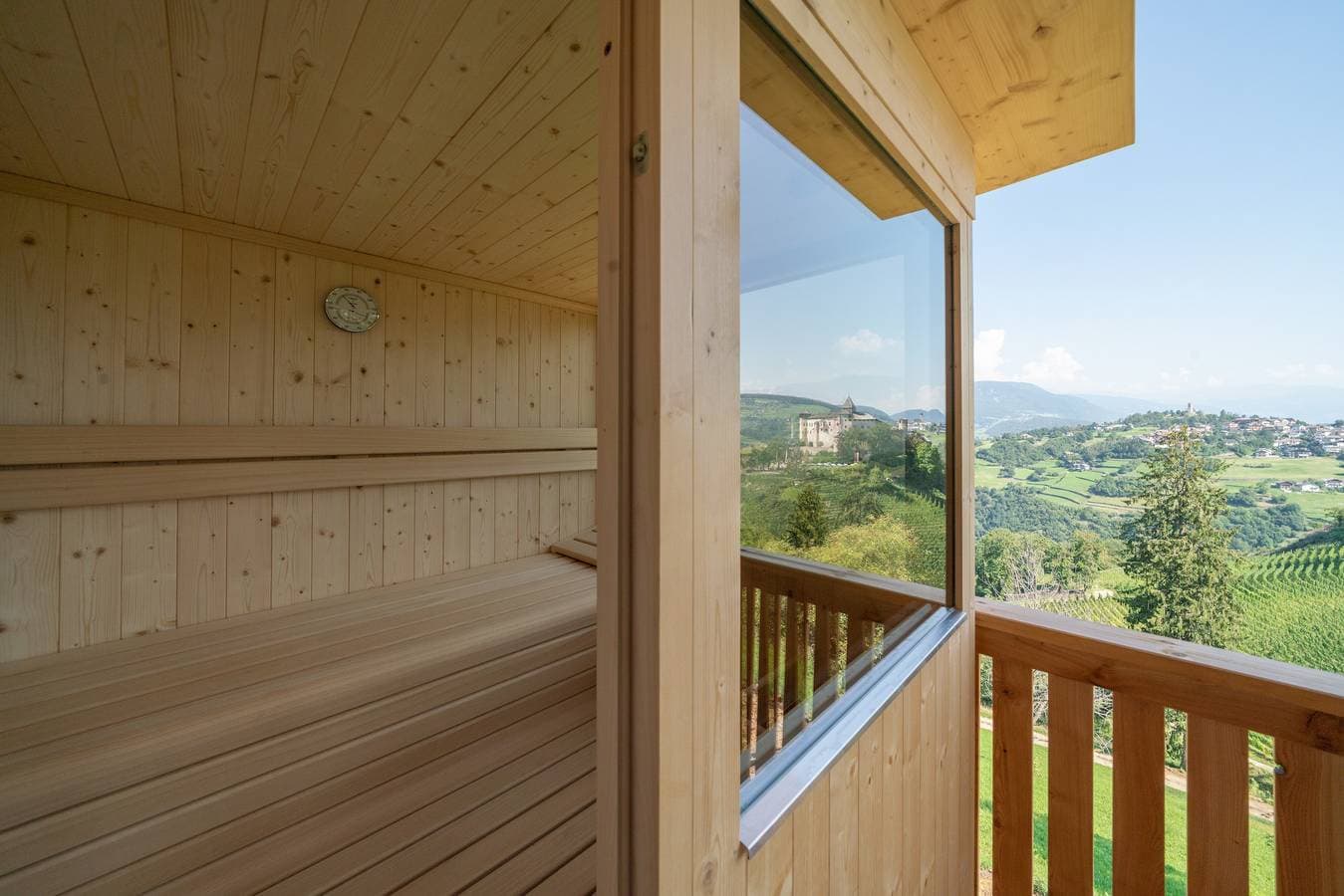 Foto 7 von 39: Ferienwohnung "Schlosshof Hoamat" mit Bergblick, Terrassen und WLAN