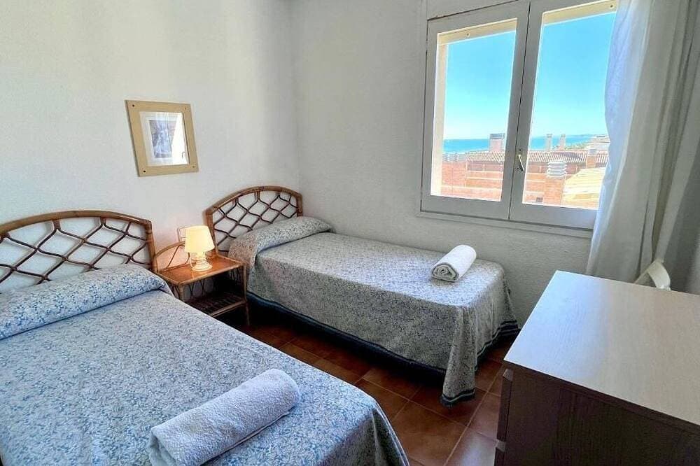 Foto 5 von 30: Geräumiges 3-Zimmer-Apartment direkt am Strand. Rodes-62