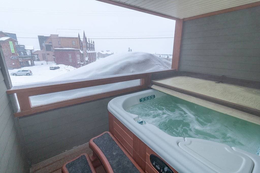 The Glade Escape | Ski-in/out Village Location | Private Hot Tub | Gas Fireplace 1