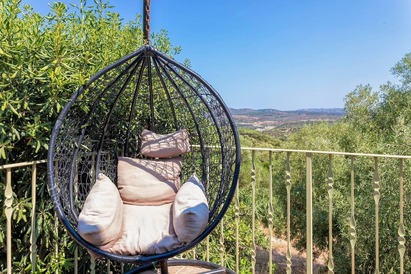 Foto 2 von 33: Ferienhaus „Vista Mozzafiato ad Isola Rossa“ mit Meerblick, privater Terrasse & Klimaanlage