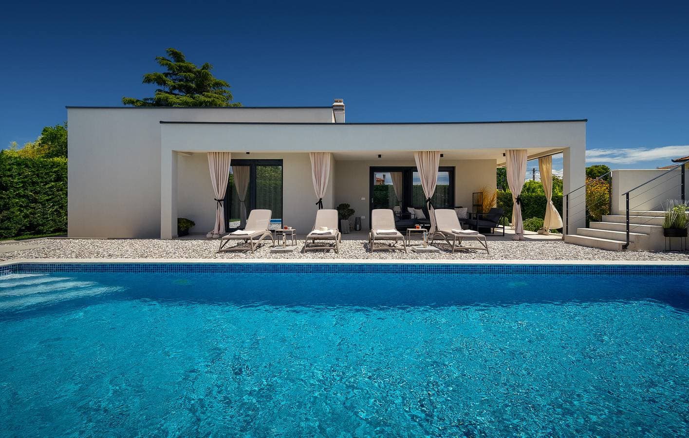Foto 4 von 35: Gemütliche Ferienwohnung mit Pool, WLAN und Parkplatz in der Nähe des Stadtzentrums und von Captain Morgan