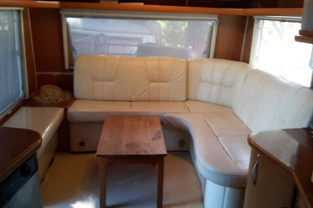 Foto 4 von 12: Charmanter voll ausgestatteter Wohnwagen in Porto Vecchio am Meer