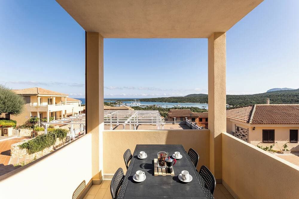 Entspannen Sie in Marinella mit Meerblick 1