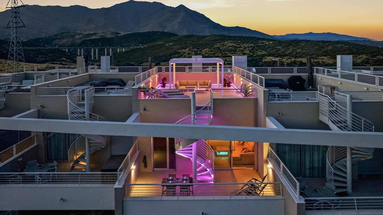 Foto 8 von 78: Two-Bedroom Apartment with Balcony and Terrace