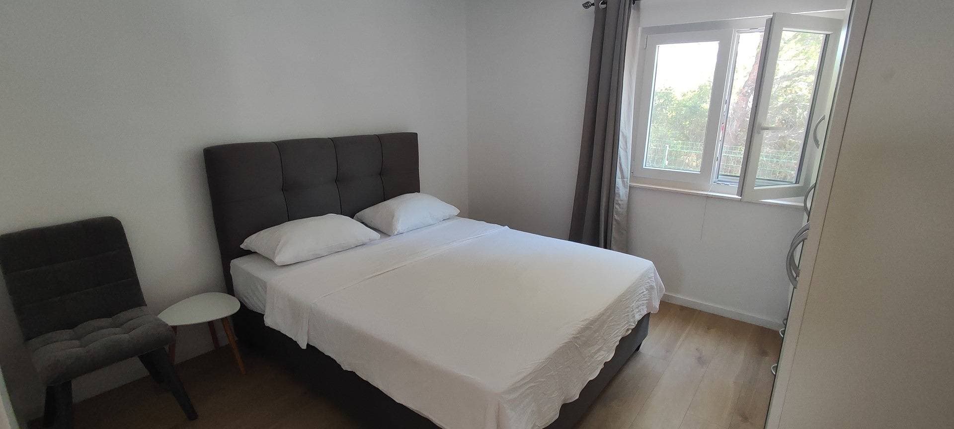Foto 3 von 12: Ferienwohnung für 4 Personen mit Seeblick