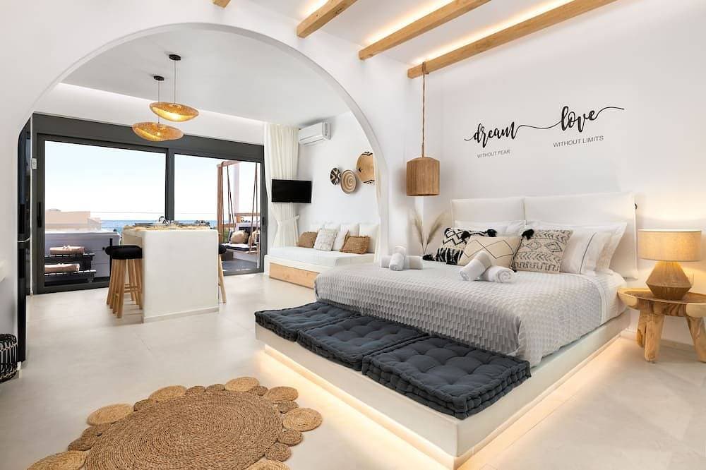 Foto 2 von 14: Pefkos Allure Luxus-Suiten mit Außen-Whirlpool