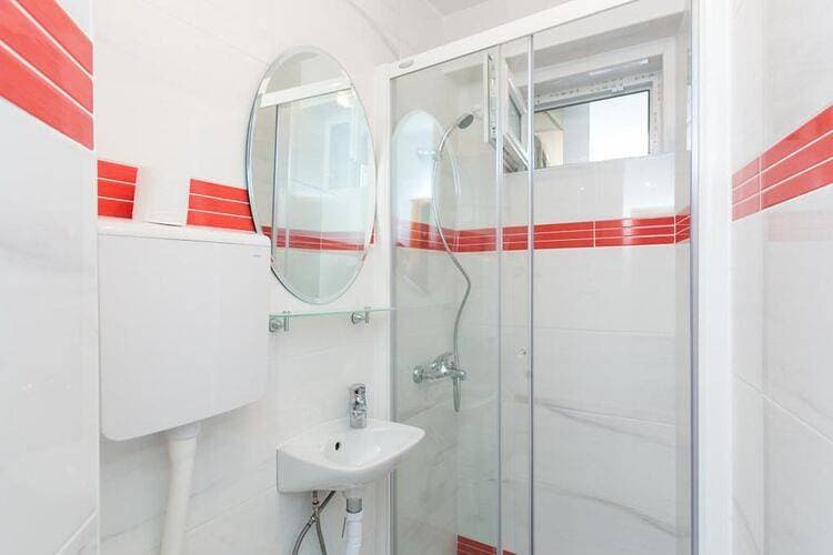 Foto 4 von 17: Guest House Kusalo- Double Room with Patio (Soba 2)