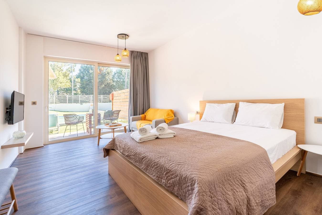 Foto 5 von 29: Ferienwohnung 'Mb Luxury Suites Charaki No 2' mit privatem Pool, Wi-Fi und Klimaanlage