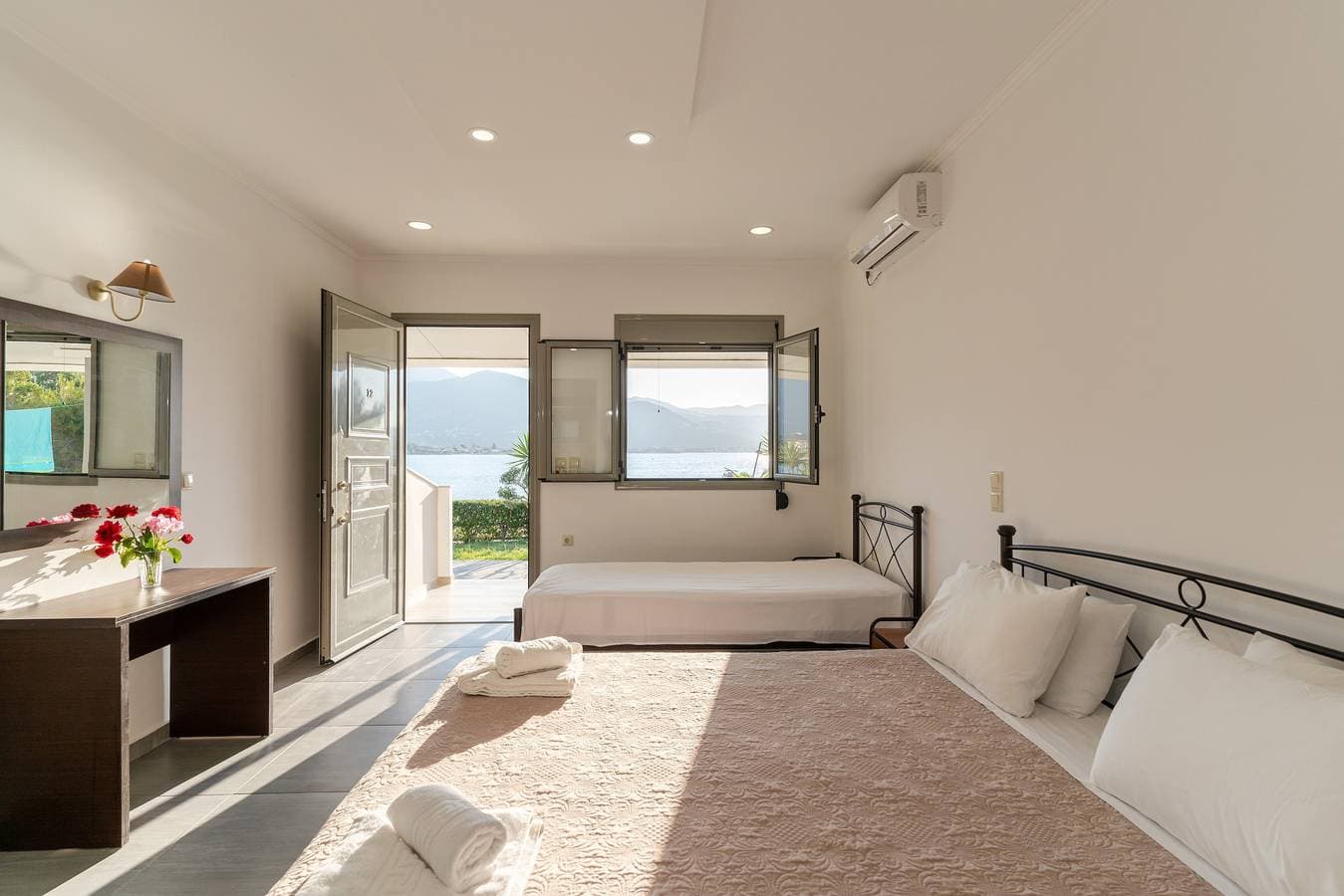 Foto 13 von 20: Beach House Apartment By The Sea 2 – Meerblick, WLAN & Klimaanlage