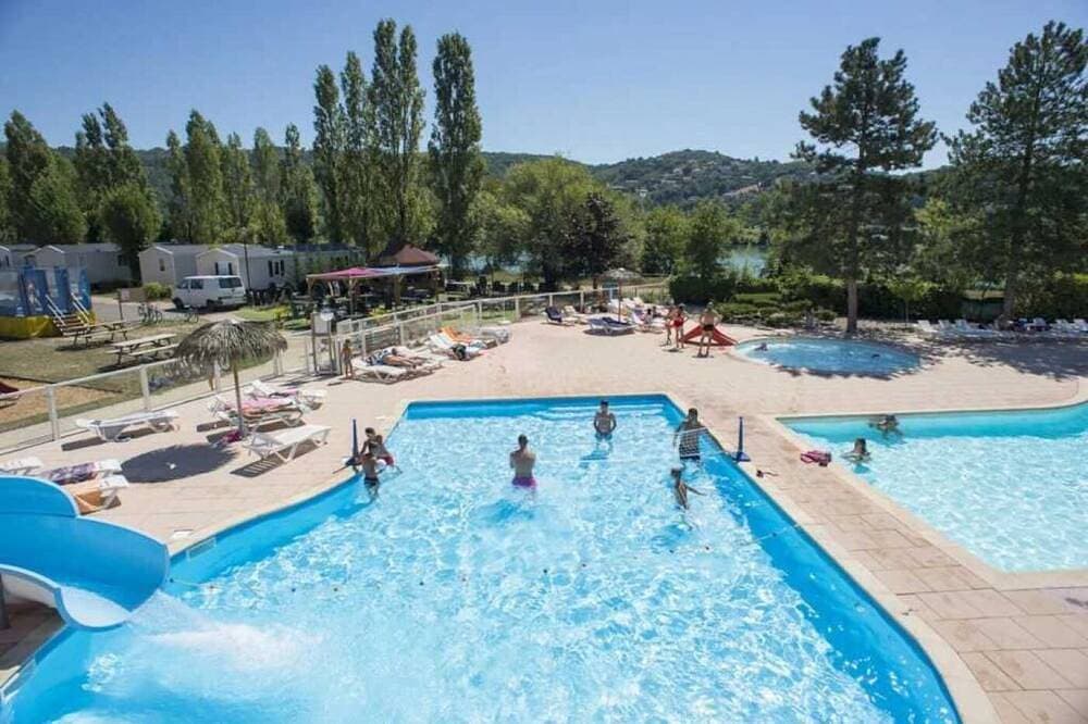 Foto 6 von 22: ZEcamping 3 étoiles parc aquatique animaux acceptés mobil-home clim 36m2