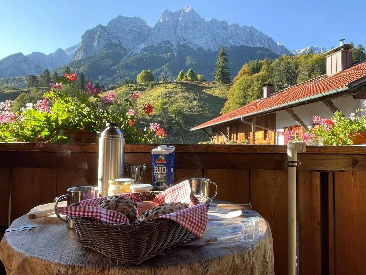 Foto 12 von 30: Ferienwohnung 'Höllental' mit Bergblick, Balkon und WLAN