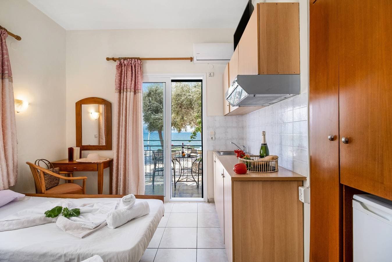 Foto 4 von 21: Apartment-Studio „Nikiana Club - Studio 5“ mit Meerblick, Gemeinschaftspool & WLAN