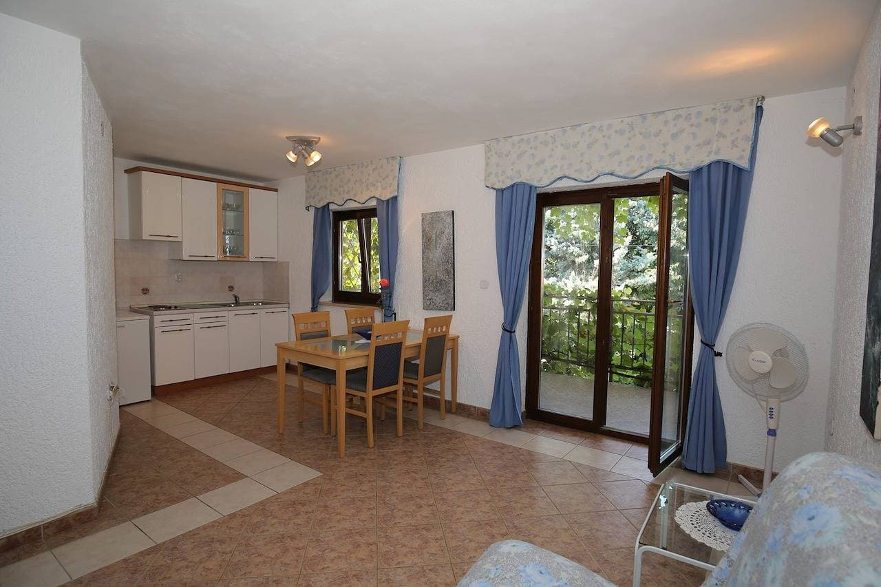 Foto 2 von 18: Two bedroom apartment with large balcony and partial sea view
