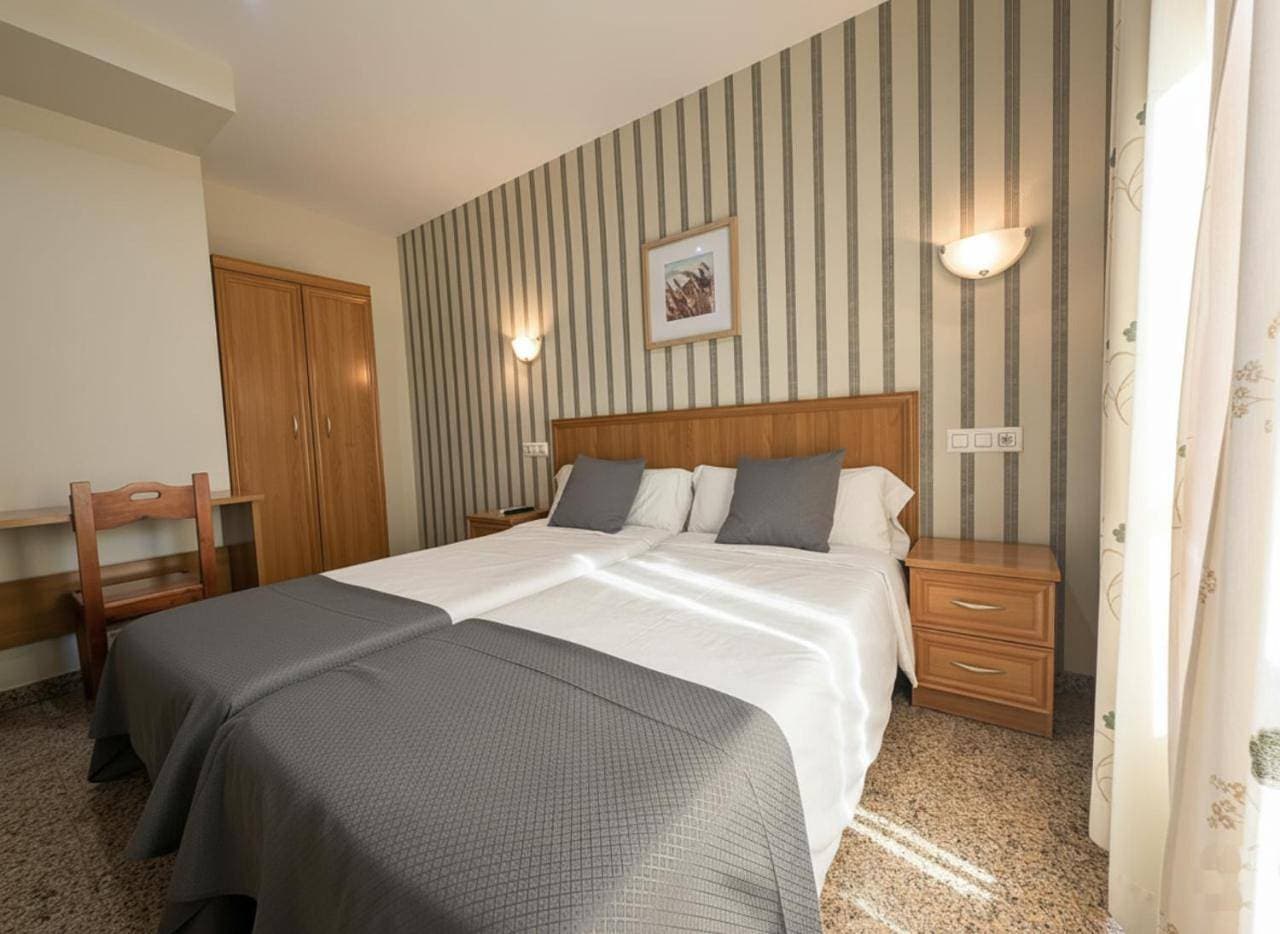 Foto 9 von 14: Double Room with Air  Conditioning and Private Bathroom
