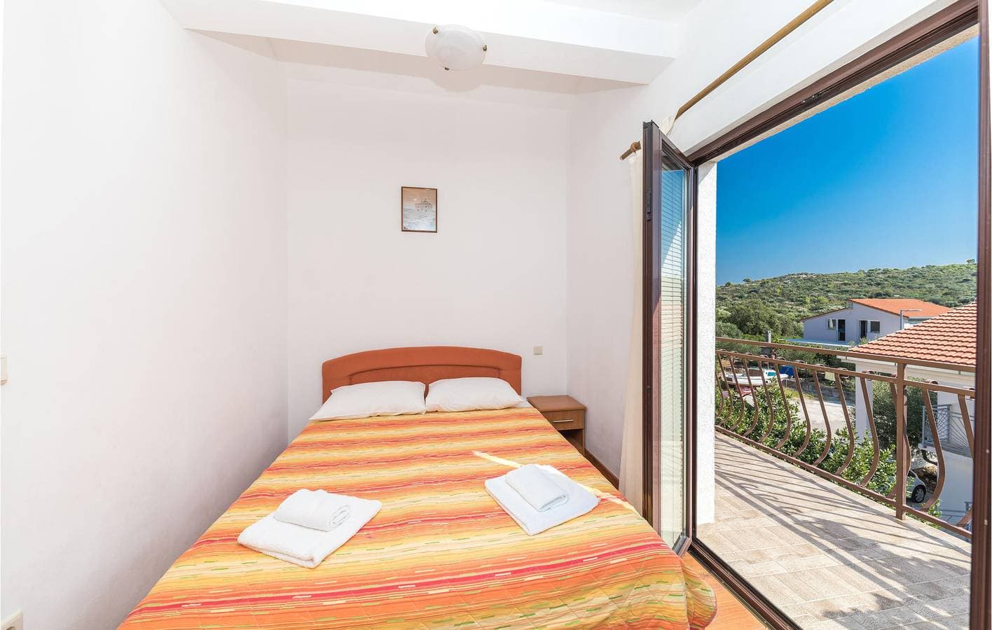 Foto 9 von 17: Gemütliche Ferienwohnung mit Terrasse, Küche und WLAN in der Nähe des Strandes Stari Porat