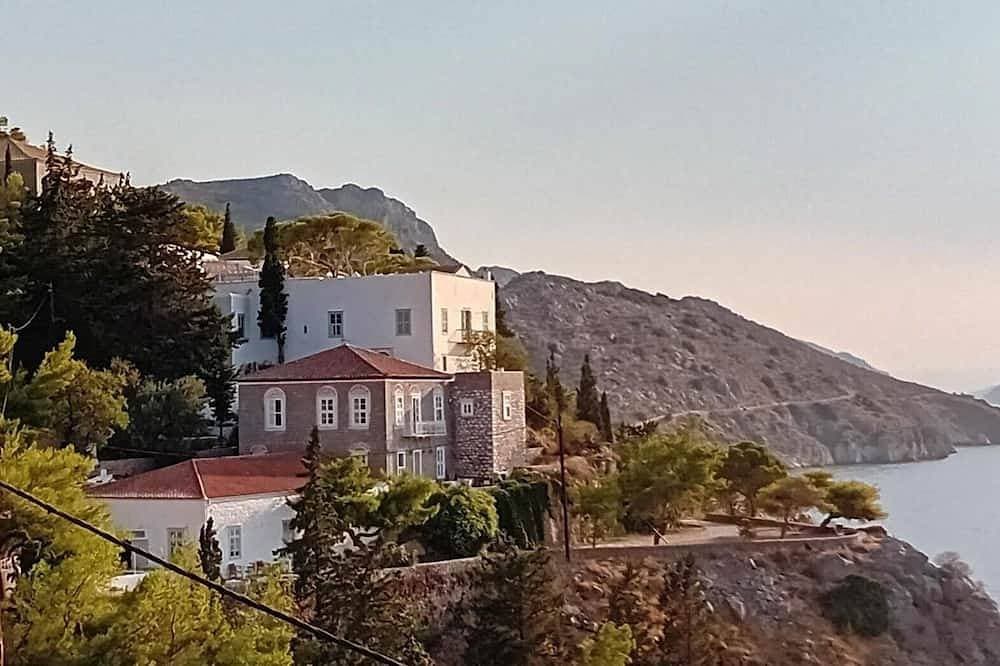 Foto 11 von 30: Luxury 3 room seaside stone villa
