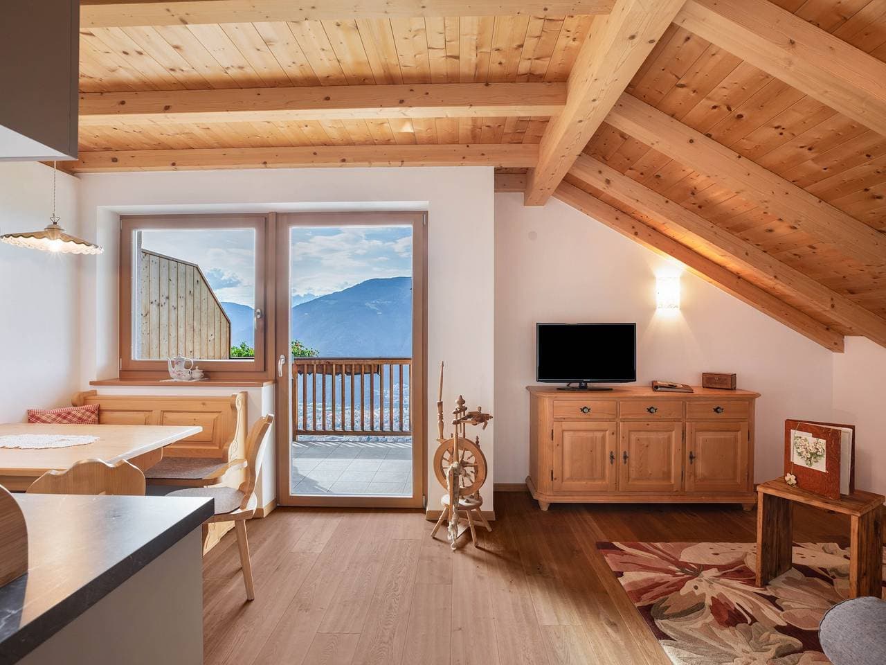 Foto 6 von 30: Ferienwohnung "Latemar - Wernerhof" mit Bergblick, Balkon & Garten