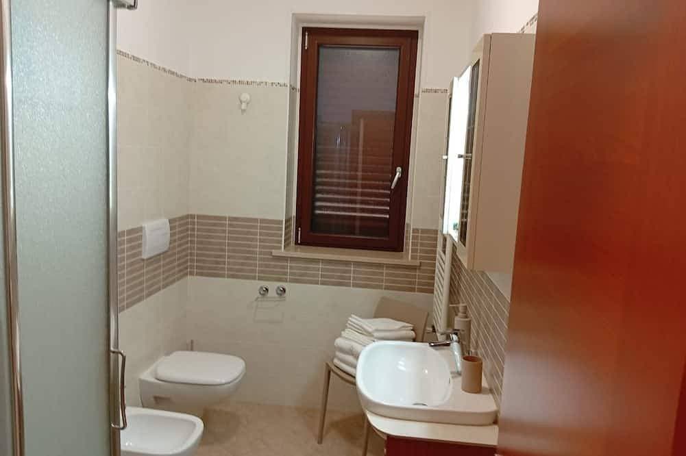 Foto 6 von 26: Casa Marina Grande. Siamo a 80m dal mare. Con 1 camera, 1 bagno e posto auto.