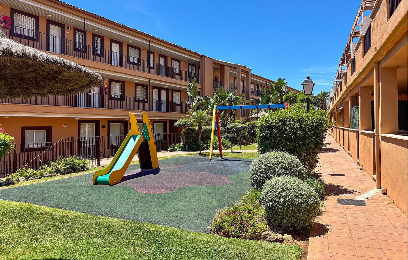 Foto 8 von 15: Gemütliche Ferienwohnung mit Pool, Terrasse und Strandzugang in der Nähe von La Duquesa