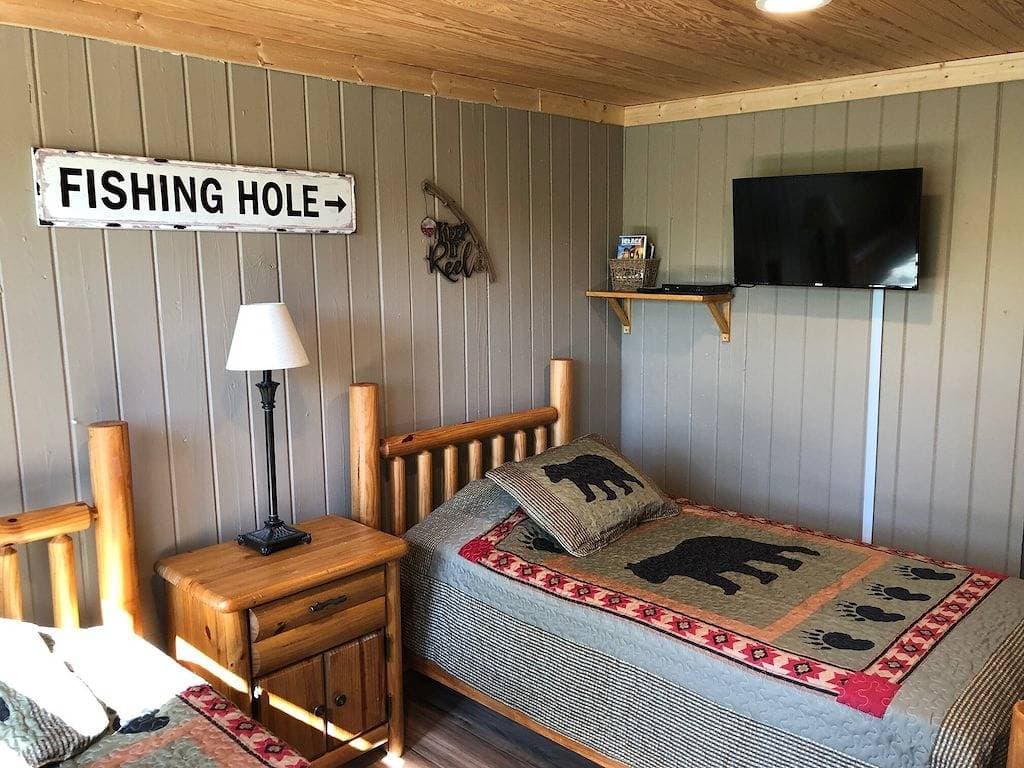 Foto 11 von 34: * Neue Liste * Douglas Lake Front Cabin Retreat mit Bootsrampe und eigenem Dock